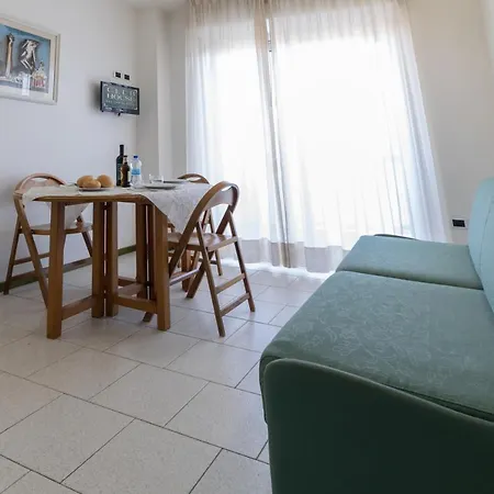 Club House Ξενοδοχείο με διαμερίσματα 4*