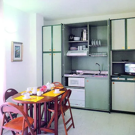 Ξενοδοχείο με διαμερίσματα Club House 4*