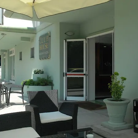 Club House Ξενοδοχείο με διαμερίσματα Κατόλικα