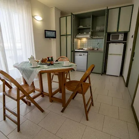 Club House Ξενοδοχείο με διαμερίσματα 4*