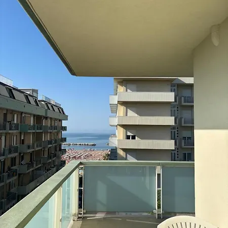 Club House Aparthotel 4*