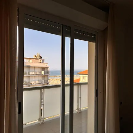 Aparthotel Club House 4*