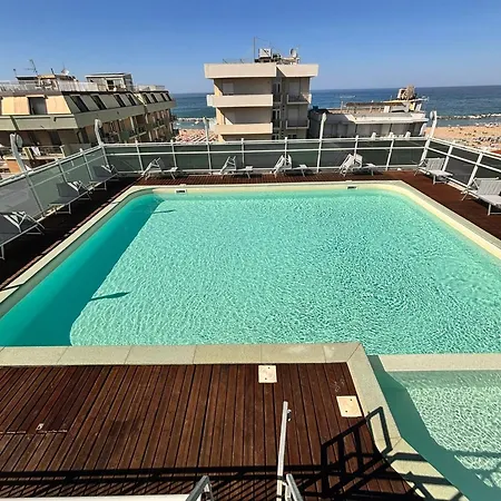 Club House מלון דירות 4*