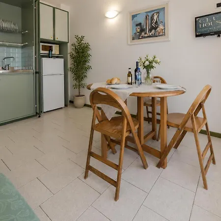 Club House Aparthotel