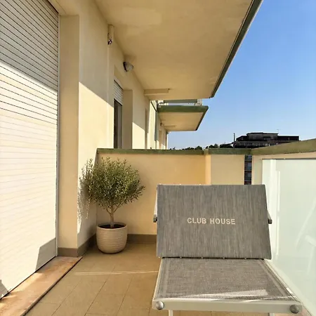 Club House Aparthotel