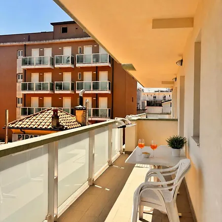 Club House Aparthotel 4*