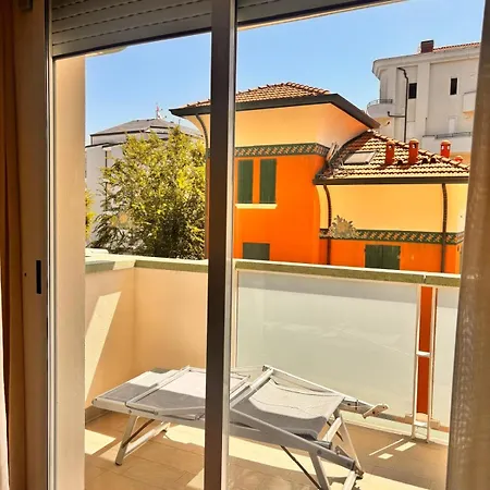 Aparthotel Club House 4*
