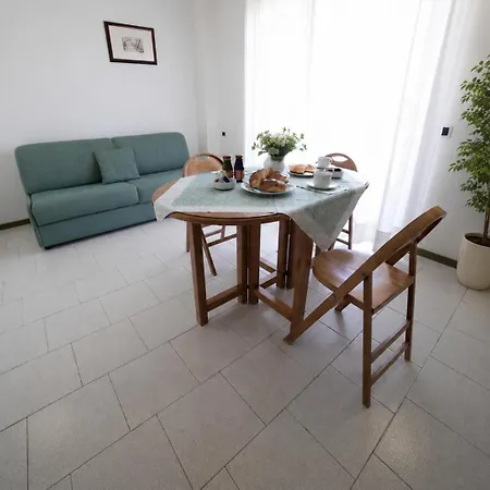 Club House Aparthotel 4*