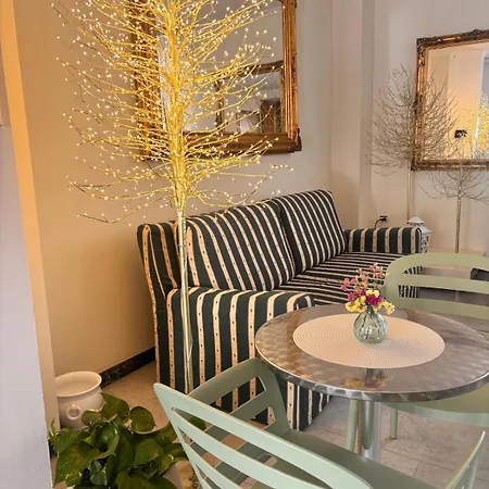 Aparthotel Club House 4*