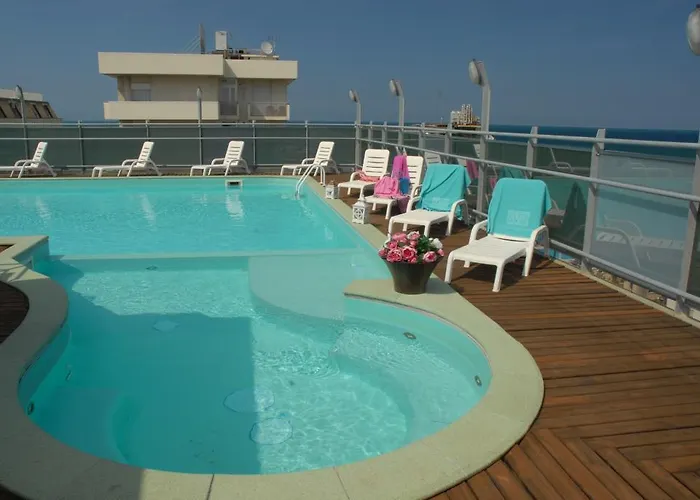 Aparthotel Club House 4*