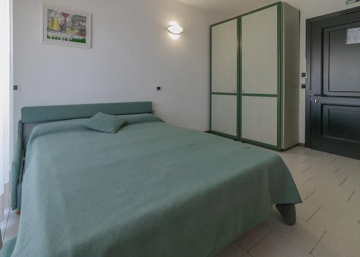 Club House Aparthotel 4*