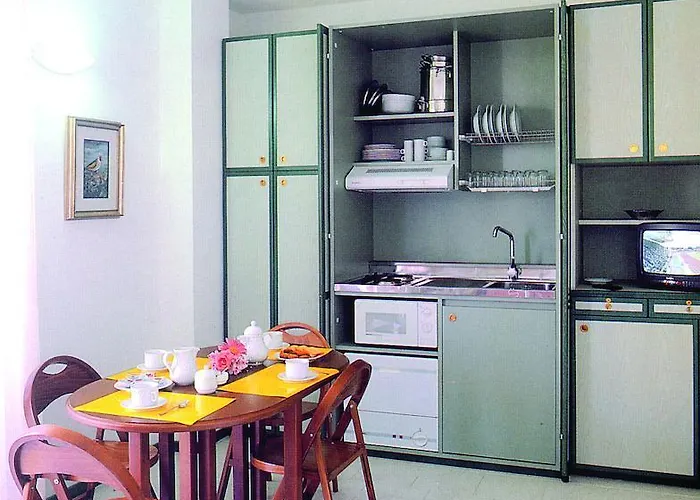 Aparthotel Club House 4*